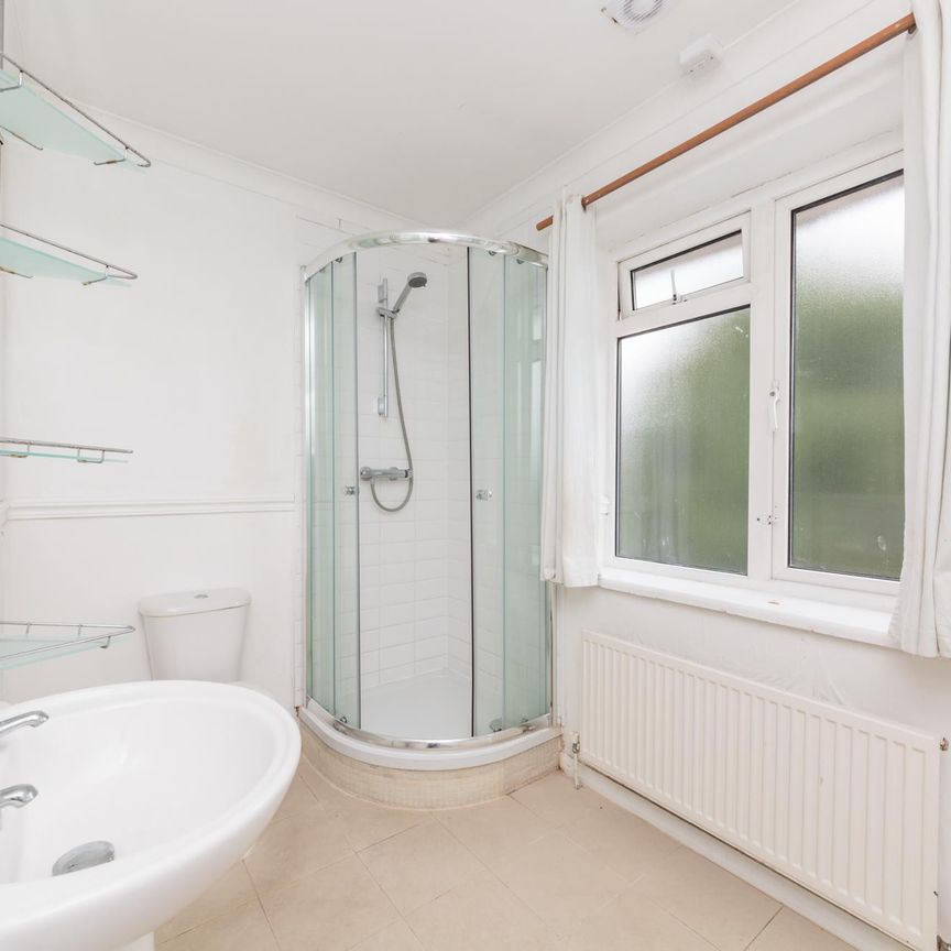 5 bedroom semi-detached house to rent - Photo 1