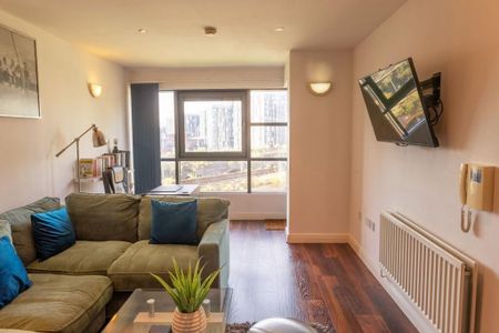 2 Bed Flat, Mere House, M15 - Photo 2