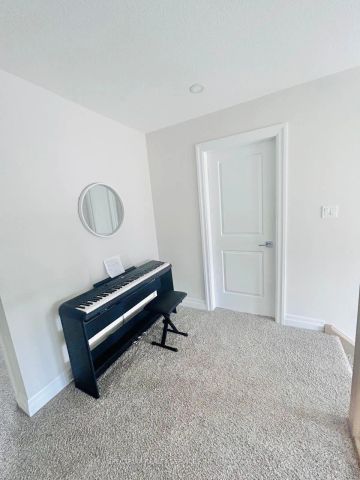 Detached Home For Lease | X8434404 - Photo 3