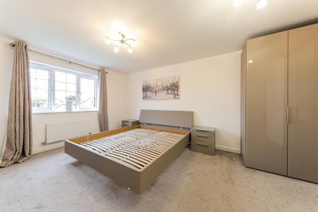 4 bedroom detached house to rent - Photo 3