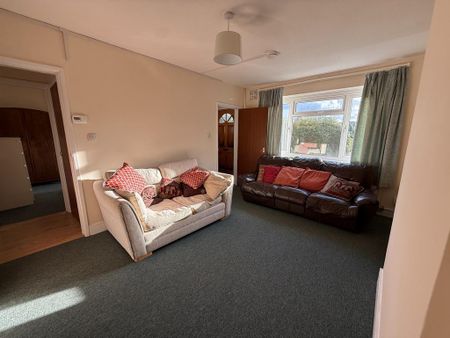 4 bedroom semi-detached house to rent - Photo 5