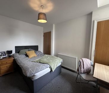 13 bedroom house share to rent - Photo 1