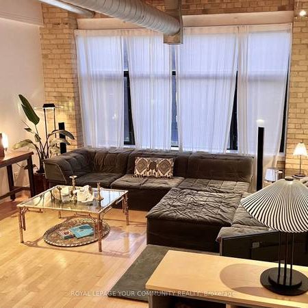 Luxurious 2-Storey Furnished Loft in King West - Move-In Ready! 🌟 - Photo 1