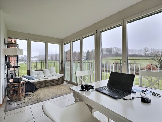 Superb 2.5-room apartment for rent on the edge of a park - Photo 1