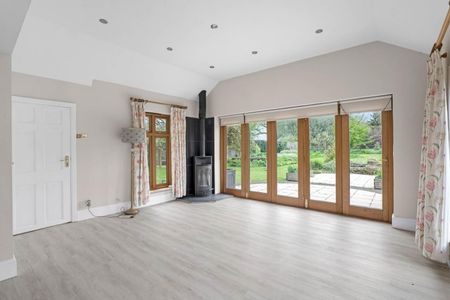 4 BED Barn Conversion To rent - Photo 2