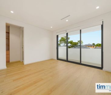 Impeccably presented 4 bedroom duplex - Photo 3
