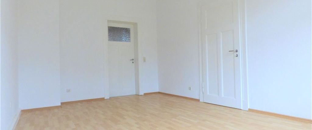 Frisch Renoviert - Schöne 3 Zi.- Whg., Bad mit Fenster, Loggia WG´s Willkommen! - Foto 1