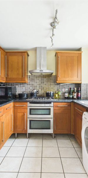 Chatteris Way, Reading Chatteris Way, Reading - Photo 1