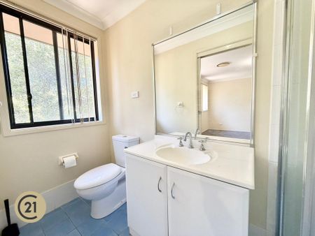 Walk to Cherrybrook Station, Close to Buses, Central Location - Photo 5