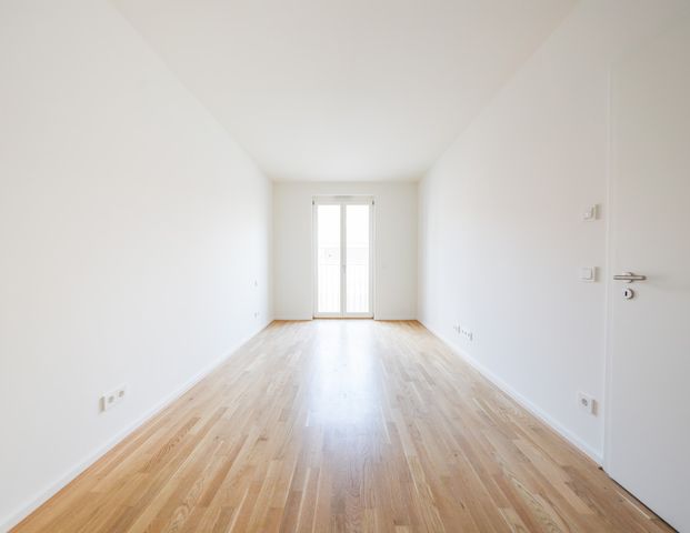 Großzügige, lichtdurchflutete Wohnung mit Stil - moderne Einbauküche & Balkon inklusive - Foto 1