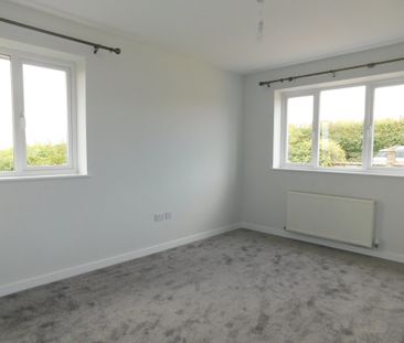 3 bedroom detached bungalow to let - Photo 4