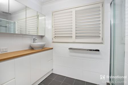 Renovated 2 Bedroom Townhouse in Prime Location - Photo 5