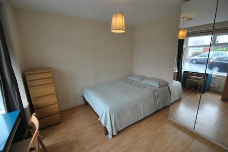 8 bedroom semi-detached house to rent - Photo 3