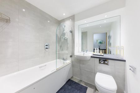 3 bedroom flat to rent - Photo 4