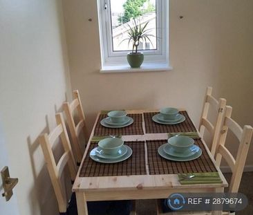 2 bedroom flat to rent - Photo 2