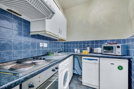 Flat 4, 223 HYDE PARK ROAD Leeds - LS6 1AH - Photo 3
