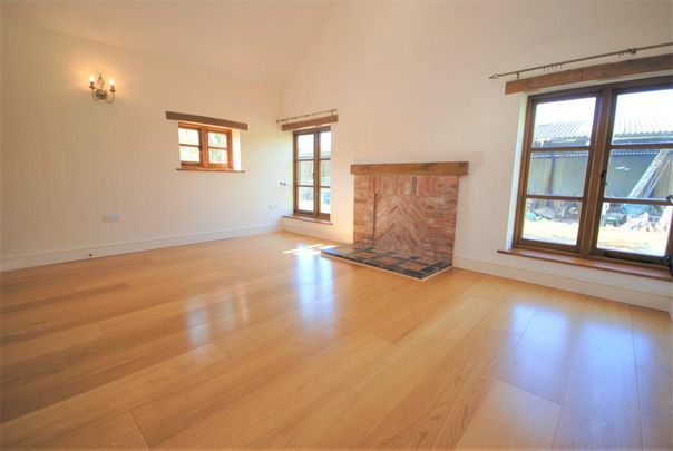 2 bedroom barn conversion to rent - Photo 1