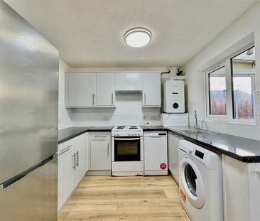 2 bedroom semi-detached house to rent - Photo 5