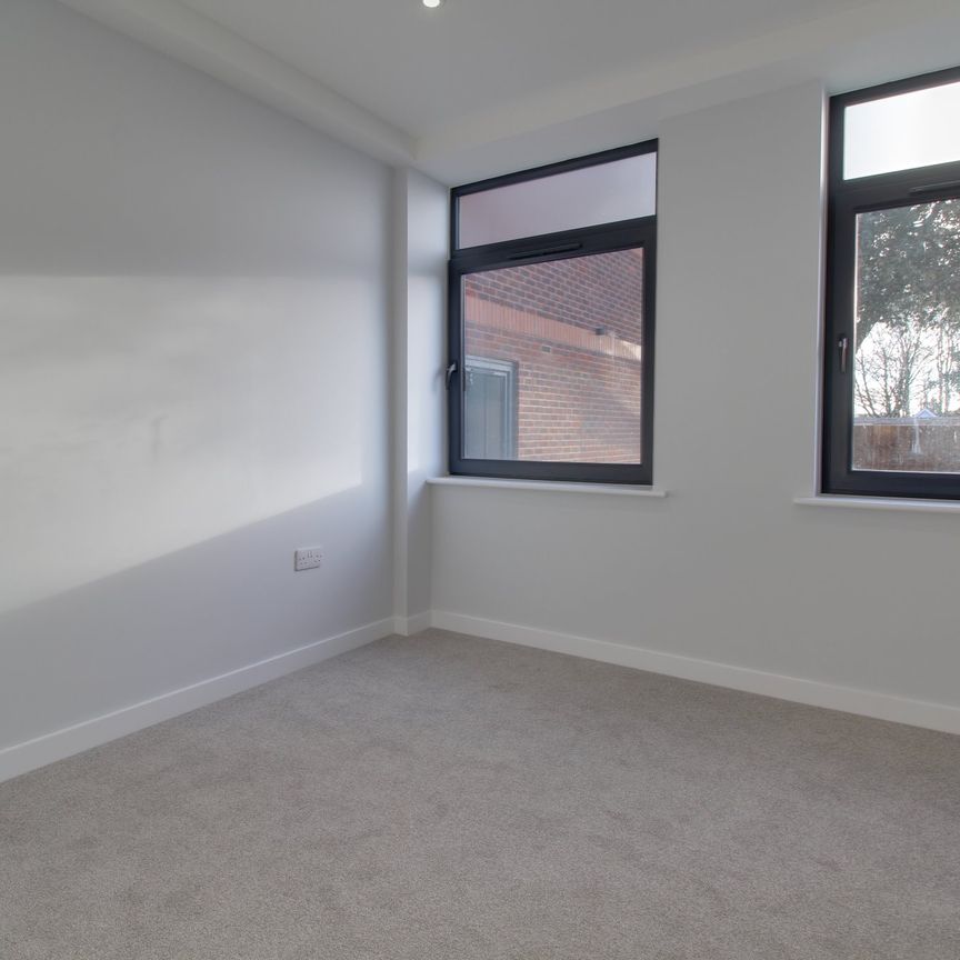 Fleet Road, Fleet, Hampshire, GU51 - Photo 1