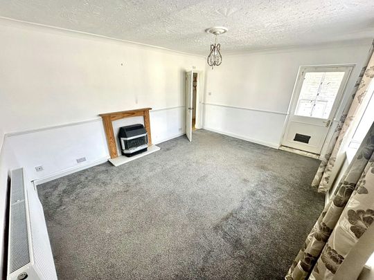 Flat to rent on - Photo 1