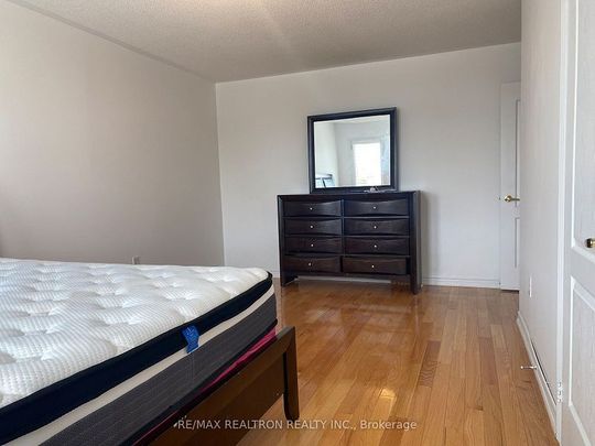 For Lease - 30 Glacier Crescent Unit# Main, Toronto, Ontario - Photo 1