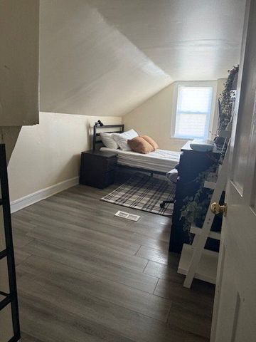 For Lease - 197 Division Street, Cobourg, Ontario - Photo 4