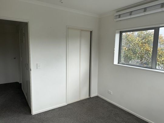 Inner City Apartment – Secure Carpark - Photo 1