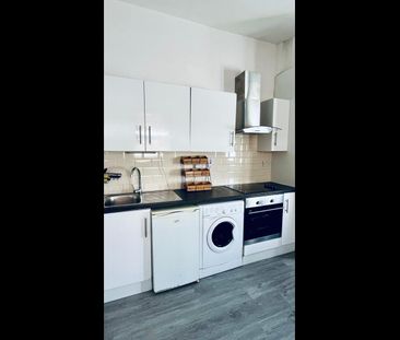 1 Bed Semi-Detached House, Churchill Road, NW2 - Photo 3