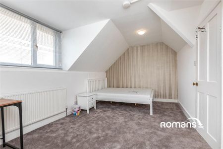 1 bedroom in a house share to rent - Photo 2