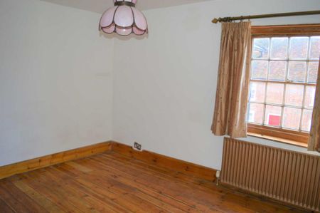 3 bedroom end of terrace house to rent - Photo 2