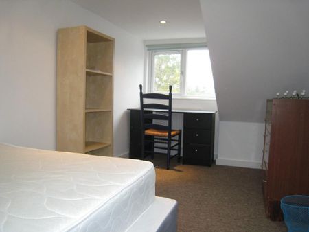 4 bedroom terraced house to rent - Photo 3