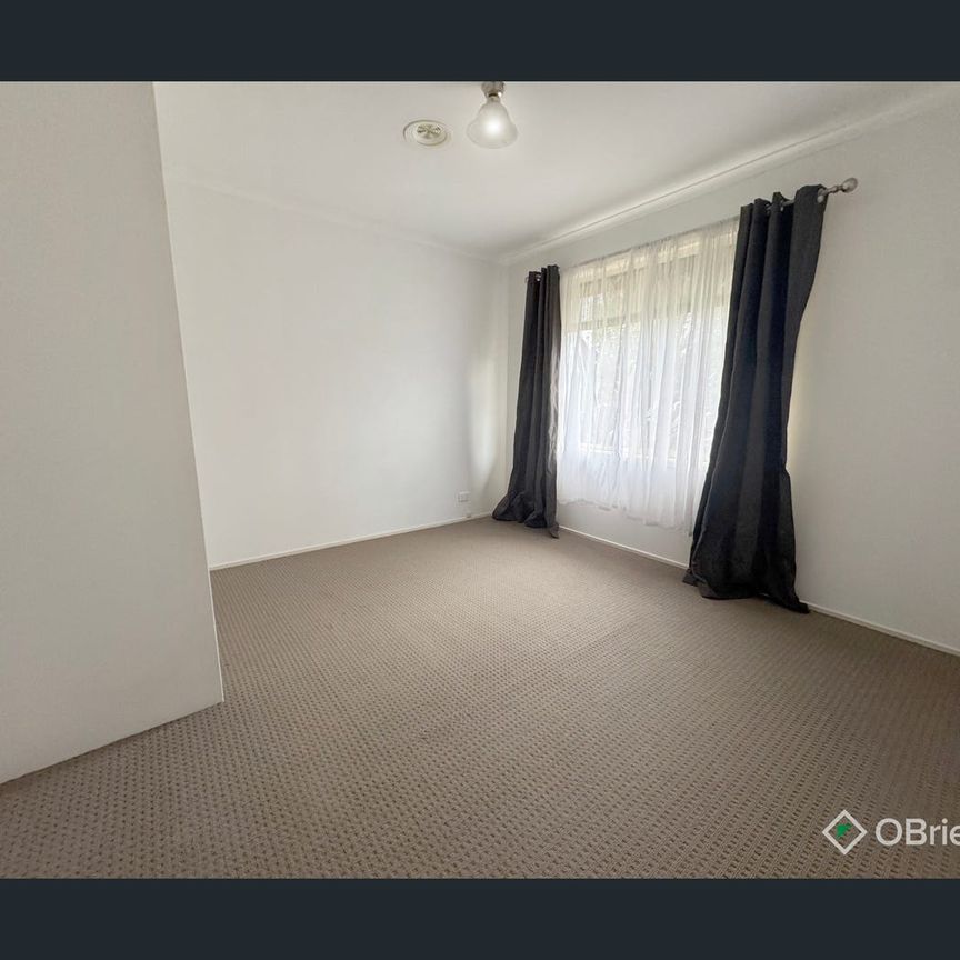 43 Sneddon Drive, Narre Warren South, Vic 3805 - Photo 1