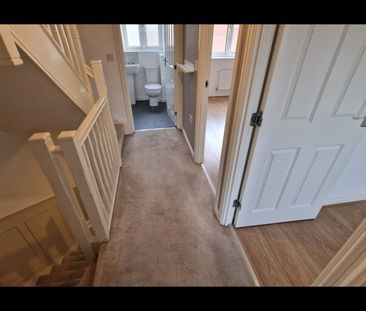 4 Bed Semi-Detached House, Guardian Way, LU1 - Photo 5