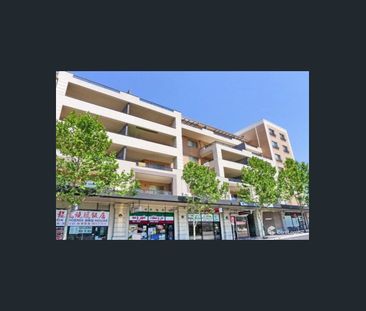 East Aspect Renovated Timber Floor Luxury Apartment & Only 3 Minutes Walk To Station - Photo 4