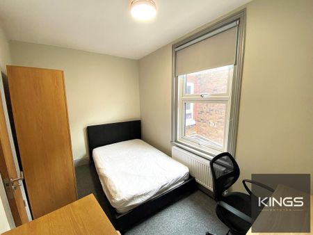 4 bedroom terraced house to rent - Photo 3