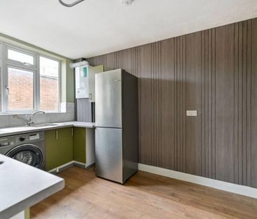 4 bedroom semi-detached house to rent - Photo 3