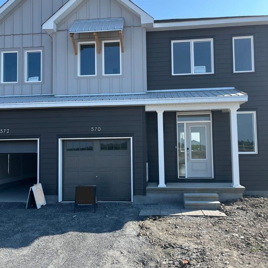 For Lease - 570 Oldenburg Avenue, Stittsville - Munster - Richmond, Ontario - Photo 1