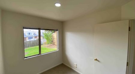 Family-Friendly Townhouse in a Quiet Cul-de-Sac - Photo 5