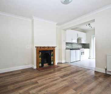 2 bedroom semi-detached house to rent - Photo 5