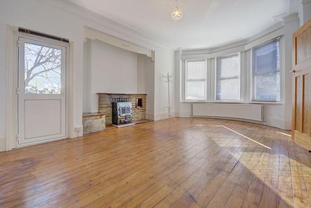 4 bedroom semi-detached house to rent - Photo 4