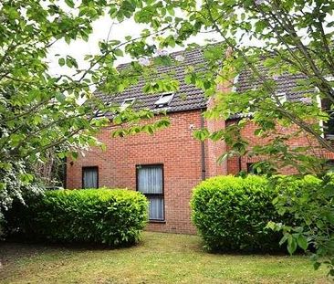 Bedroom T Floor In Godalming, GU7 - Photo 1