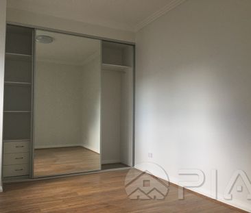 Almost New Two Bedrooms Apartment in Mascot. - Photo 1