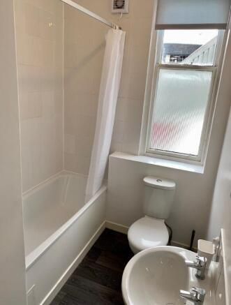 4 bedroom flat to rent - Photo 3