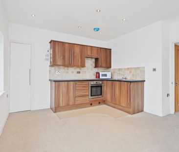 Rosemount Avenue, West Byfleet, Surrey, KT14 - Photo 3