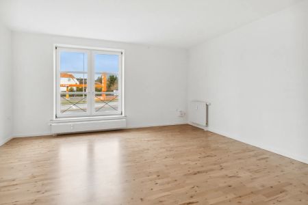 Nyrenoveret lejlighed med lys og moderne stil - Photo 3