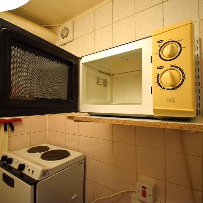 Studio to rent - Photo 1