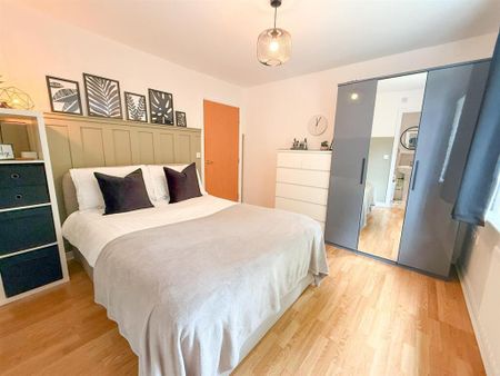 3 bedroom flat to rent - Photo 5