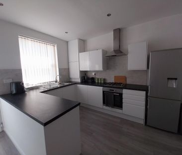 2 bedroom terraced house to rent - Photo 4