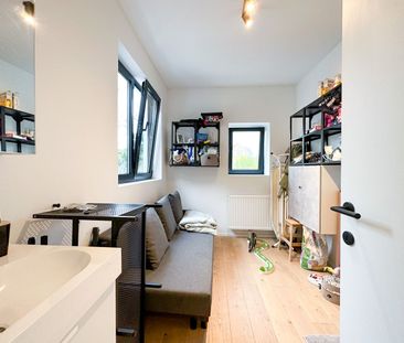 Instapklaar appartement met twee slaapkamers en terras nabij statio... - Photo 2