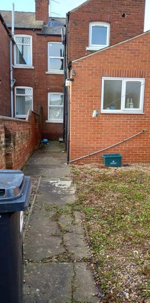 1 bedroom ground floor flat to rent - Photo 1